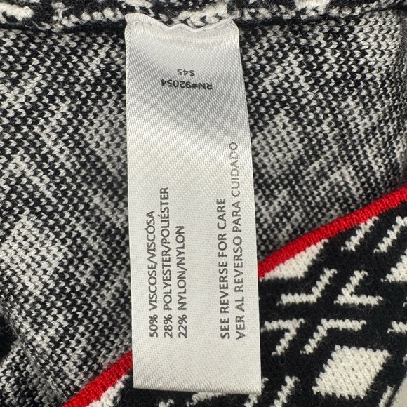 Madison Black and White Geometric Sweater Size Large.  #216 - Picture 13 of 14
